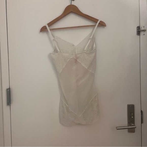 Spanx Spotlight On Lace Bodysuit - Picture 5 of 5